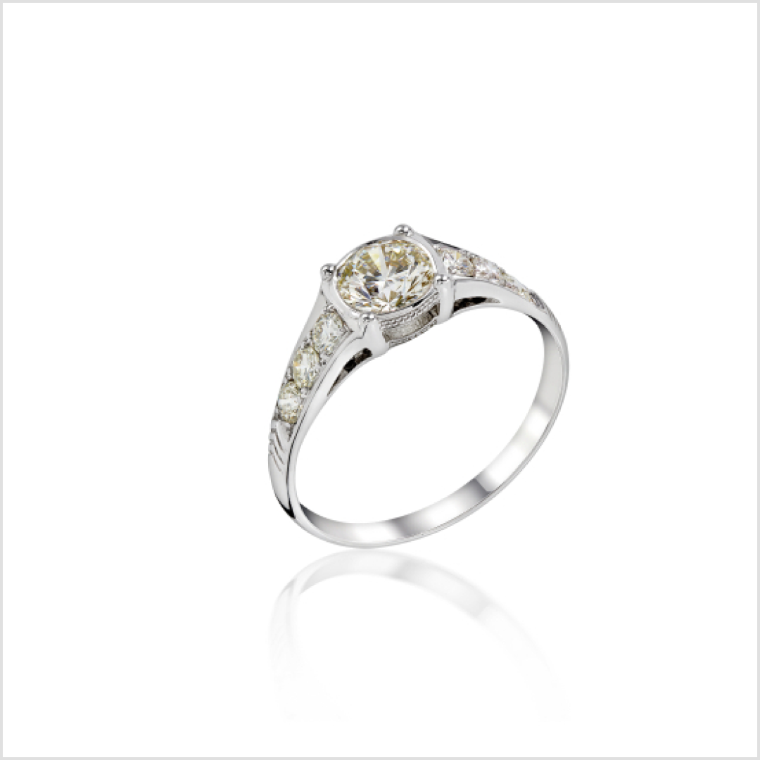 ES Shining 18 Karat White Gold And Diamond Finger Ring