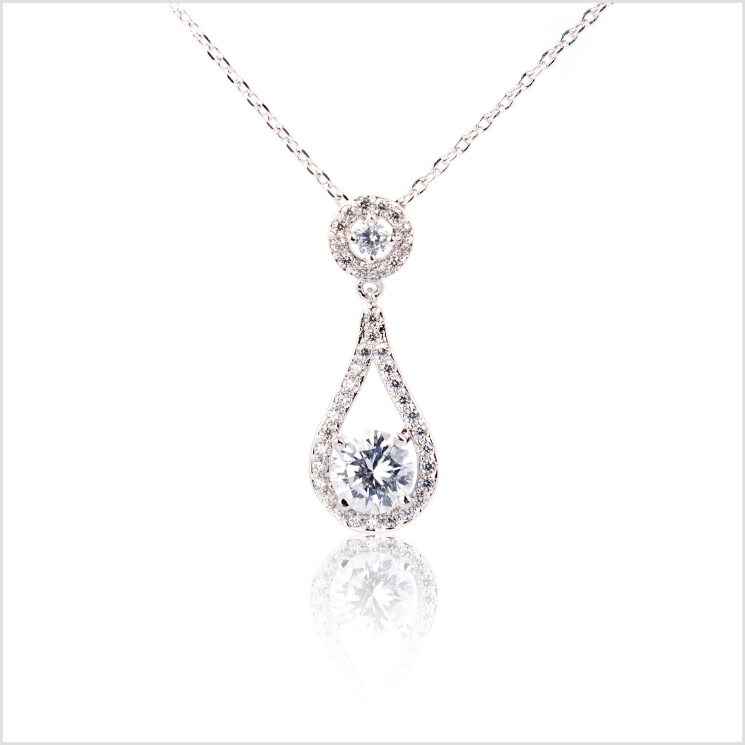Dazzling 18 Karat White Gold And Diamond Teardrop Pendant